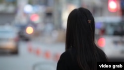 Za razliku od legalizacije, dekriminalizacija prostitucije znači da nema konkretnog zakona koji ili zabranjuje ili dozvoljava prostituciju