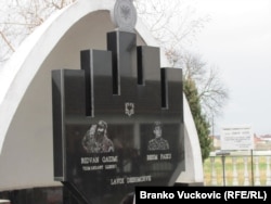 Pllaka në Tërnocin e Madh kushtuar Ridvan Qazimit.