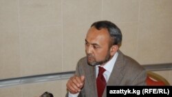 Баҳром Ҳамроев марказий осиëлик¸ хусусан ўзбекистонлик муҳожирлар ҳақлари юзасидан мунтазам матбуотда чиқиш қилиб келади.