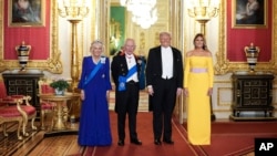 Regina Camilla, Regele Charles al III-lea, Donald Trump și Melania Trump la banchetul de miercuri seară, la Castelul Windsor.