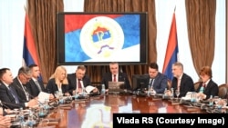 Više predstavnika rukovodstva Republike Srpske je na listi sankcija Sjedinjenih Država (na slici: sjednica Vlade RS, proširena sa još nekoliko zvaničnika, u aprilu 2025.)