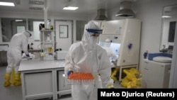 Naučnici u laboratoriji "Vatreno oko" u Beogradu (13. maj 2020)