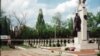 Солдаты Русской освободительной армии генерала Власова, погибшие вовремя Пражского восстания, похоронены на Ольшанском кладбище в Праге