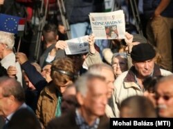 Tüntetés a Népszabadság megszüntetése ellen