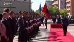 Presidenti Meta nis vizitën në Kosovë
