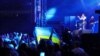 У Віцебску на канцэрце «Акіяна Эльзы» у гледачоў адбіраюць украінскія стужкі
