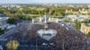 La Budapesta, mii de persoane au participat la manifestațiile de protest împotriva noii legislații care desființa practic Universitatea Central Europeană, 12 aprilie 2017 