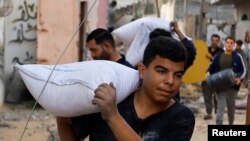 آوارگان فلسطینی در خیابان‌های خان‌یونس