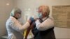 Вакцинація вже зменшила третю хвилю коронавірусу в окремих містах – експерти