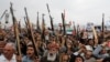 Mbështetësit e rebelëve Houthi të mbledhur në Sana të Jemenit në një protestë kundër SHBA-së dhe Izraelit. 19 korrik 2024.

