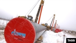 Газпром Марказий Осиёдан келадиган газ қувурларининг баъзиларида жумракни бураб қўйишига тўғри келадиганга ўхшайди.