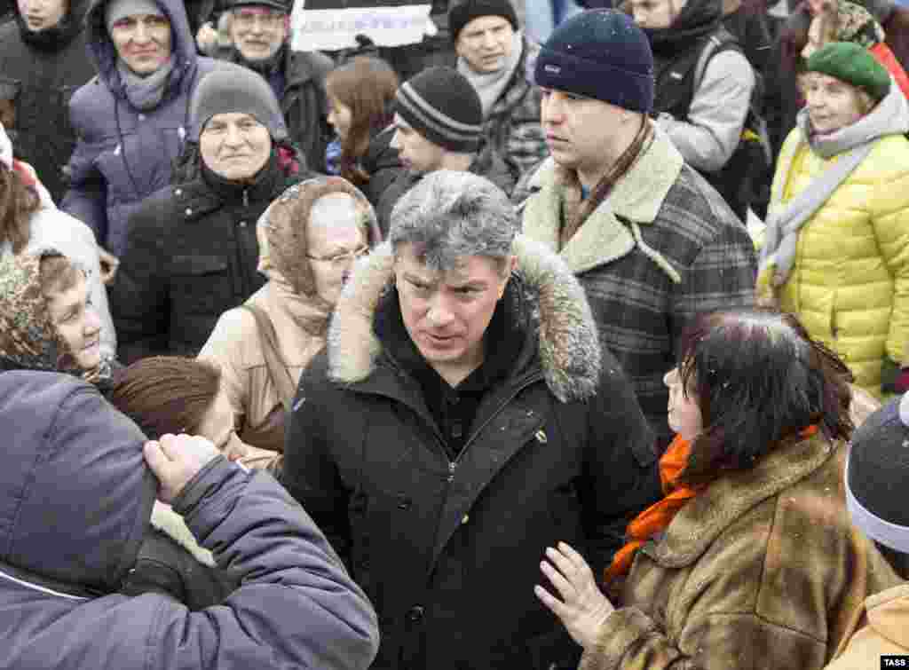 Немцов на митинг през 2014 г. в Ярославл срещу премахването на преките избори за кметския пост.
