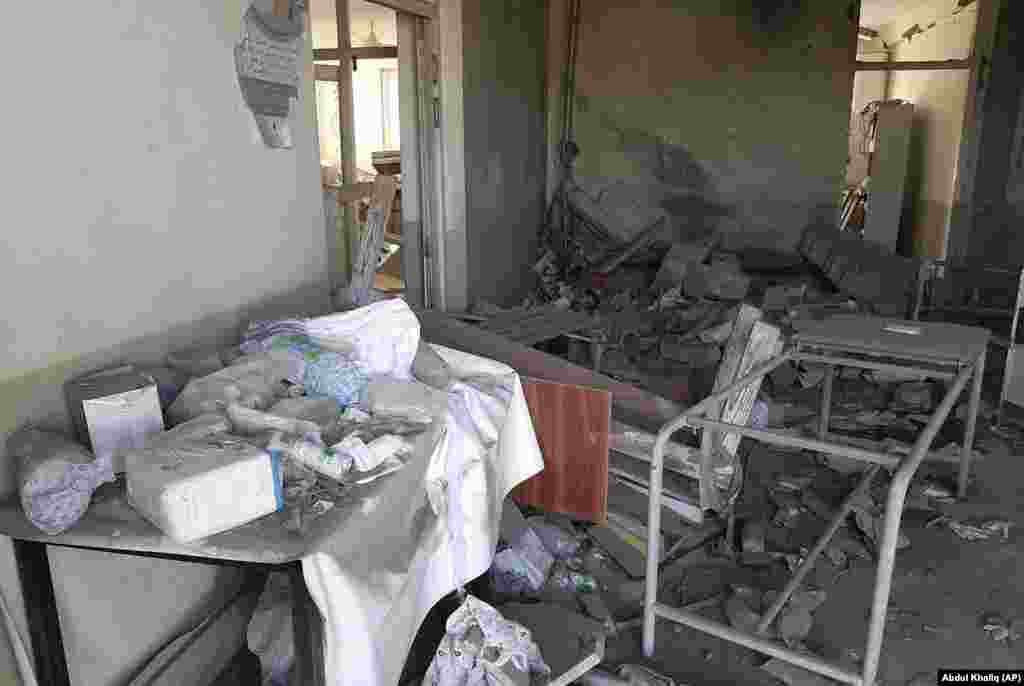 Оштетена клиника во Лашкар Гах. На 8 август, членот на провинцискиот совет Маџид Ахунд рече дека владините воздушни напади ги оштетиле клиниката и локалното средно училиште.