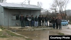 Протест на превозниците на ученици во долненското село Житоше.