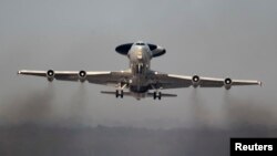 Avion NATO dotat cu sisteme de monitorizare și control aerian