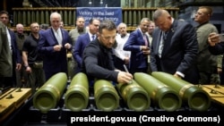 Президент Украины Владимир Зеленский посещает военный завод в Пенсильвании, США, 22 сентября 2022 года
