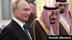 Король Саудовской Аравии Салман присутствовал на церемонии встречи президента России Владимира Путина, Эр-Рияд, 14 октября 2019 г.