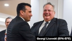 Makedonski premijer Zoran Zajev i grčki ministar inostranih poslova Nikos Kocijas