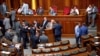 Опозиція блокує трибуну парламенту, Київ, 7 травня 2013 року
