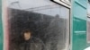 В созданной при поддержке "Мемориала" настольной игре описан путь трудового мигранта через бюрократические, социальные и культурные барьеры в России. 