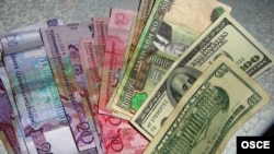 Türkmenistanyň walýuta bazarynyň ýagdaýy we dollar alyş-çalşygyna degişli kynçylyklar barada ýurduň milli habar serişdelerinde habar berilmedi.