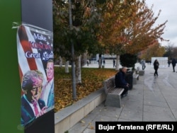 Imazhet e presidentit amerikan, Donald Trump dhe të dërguarit të tij për misione të posaçme, Richard Grenell, me mbishkrimin “Bëjeni Kosovën madhështore sërish".