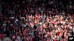 Tifozët e Southampton-it gjatë një ndeshjeje. Fotografi nga arkivi. 