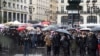 Ден на жалост во Франција и потрага по терористите