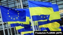 Economiștii UE spun că activele rusești înghețate în UE produc anual profit de circa 4 miliarde de euro, bani care ar putea fi utilizați pentru susținerea Ucrainei.