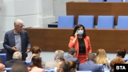 Групата на ГЕРБ очаквано не успя да събере необходимите ѝ 160 гласа в подкрепа на конституционните промени