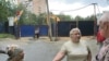 Работы, которые ведет компания «Дон-строй», по мнению протестующих, представляют реальную угрозу соседним зданиям