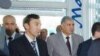 Гайрат Ниязов (второй слева), представитель компании GM Uzbekistan. 