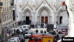 Околината на катедралата во Ница, каде се случил нападот, е под целосна полициска блокада