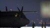 Avioni Lockheed Martin C-130 Hercules i ushtrisë amerikane shihet në pistën e aeroportit Jasionka të Polonisë më 4 shkurt 2022. 