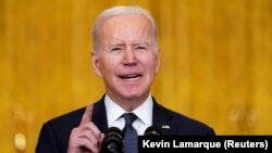 Presidenti i Shteteve të Bashkuara, Joe Biden gjatë adresimit më 15 shkurt nga Shtëpia e Bardhë. 