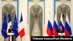 Макрон беше во Русија на 7 февруари.
