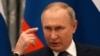 Руският президент Владимир Путин по време на срещата си президента на Франция Еманюел Макрон заради напрежението с Украйна