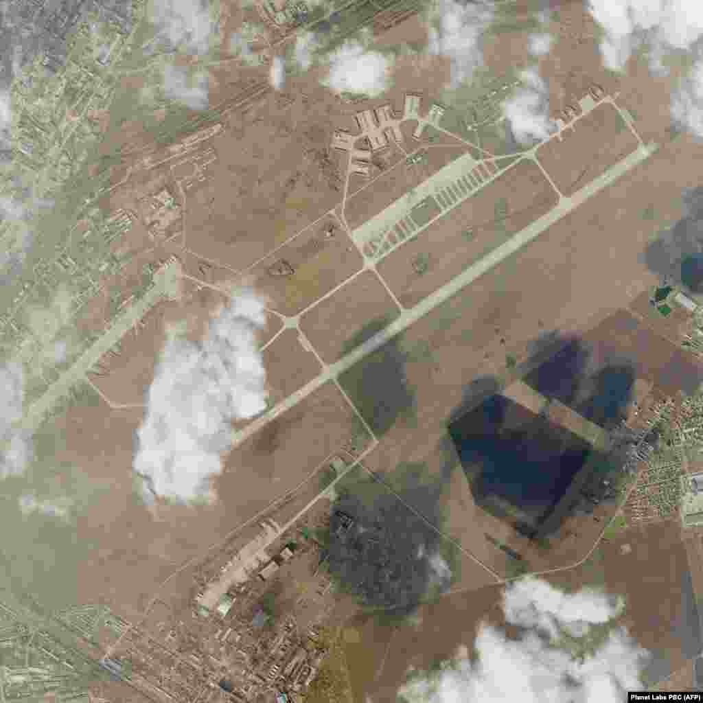 Baza ajrore e Mikolaivit në Ukrainën jugore u godit nga sulmet ajrore ruse, sipas Planet Labs PBC.