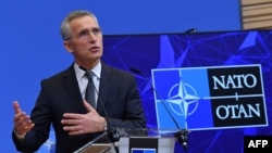 Генералниот секретар на НАТО Јенс Столтенберг дава изјави за рускиот напад врз Украина во седиштето на НАТО во Брисел. 24 февруари 2022 година.