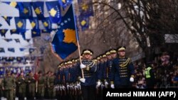 Parakalimi i forcave të sigurisë në 14-vjetorin e pavarësisë së Kosovës 