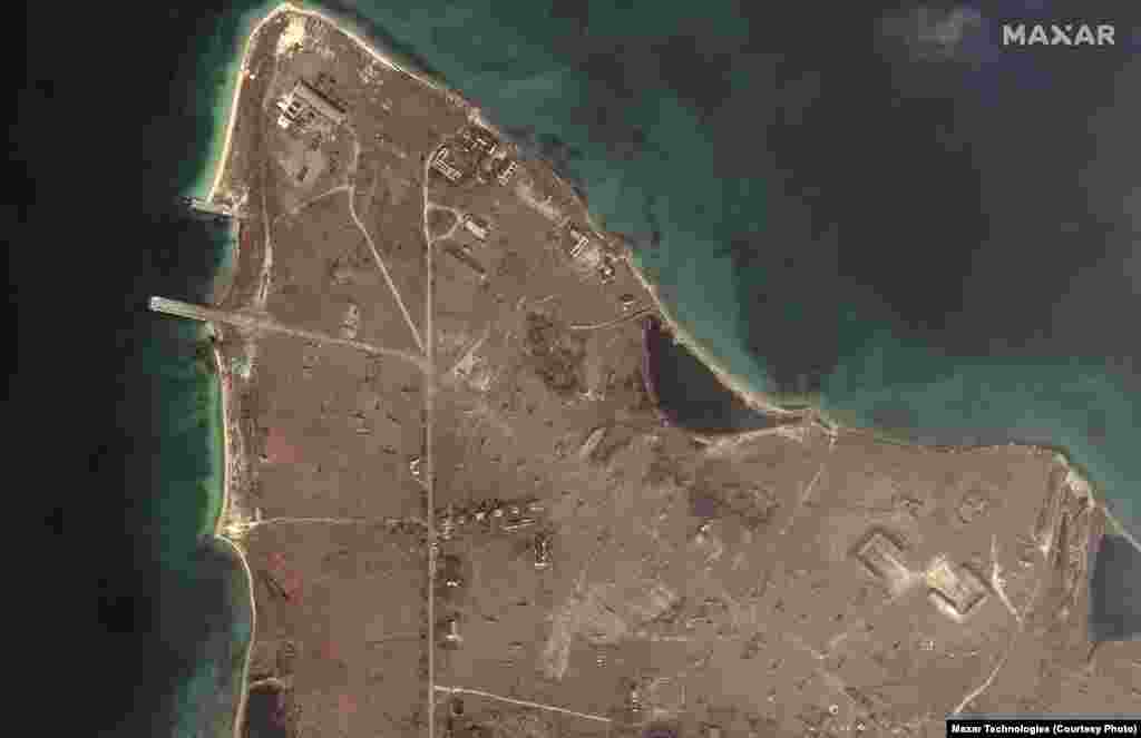 Helikopteri i trupe u blizini jezera Donuzlav, na poluostrvu Krim koji je Rusija okupirala, 18. februara.