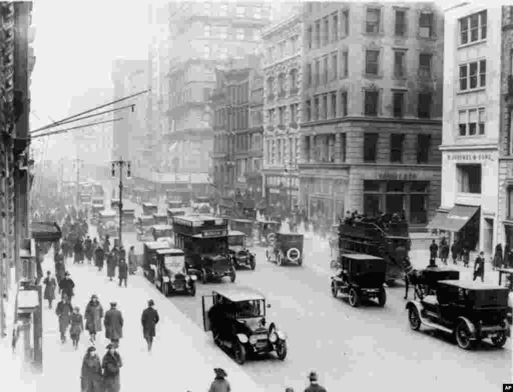 Decembrie 1919. Imagine cu Fifth Avenue din New York