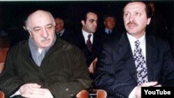 Имамот Фетула Ѓулен и премиерот Реџеп Таип Ердоган.