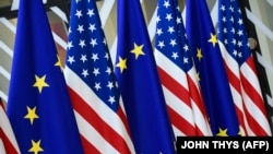 Zastave SAD i EU, ilustrativna fotografija