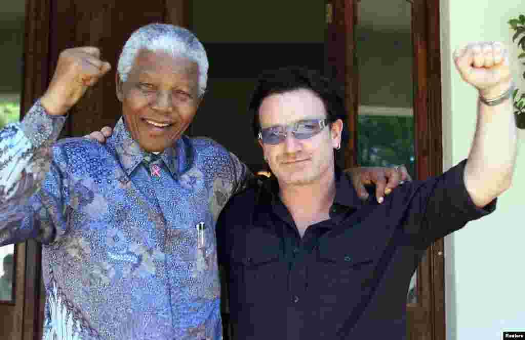 Bono i Mandela, Johannesburg, 25. maj 2002.
