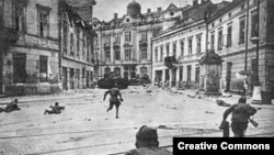 Sovjetske trupe u borbi u Lavovu, juli 1944.