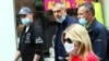 Zaštitne maske više nisu neuobičajne, pitanje upotrebe ostaje aktuelno. Sarajevo, 5. maj 2020. 