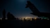Një aeroplan i Forcave Ajrore të SHBA gjatë evakuimit të personelit dhe civilëve afganë nga Afganistani. Kabul, Afganistan, 21 gusht 2021. Foto: Taylor Crul / US AIR FORCE / AFP