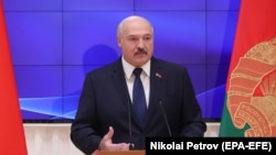 Beloruski predsednik Aleksandar Lukašenko korona virus naziva smešnim