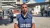 Anas al-Sharif de la Al-Jazeera vorbind în timpul unui interviu acordat AFP în orașul Gaza pe 1 august 2024. Anas al-Sharif a fost ucis alături de ați patru jurnaliști într-un atac israelian asupra cortului lor.